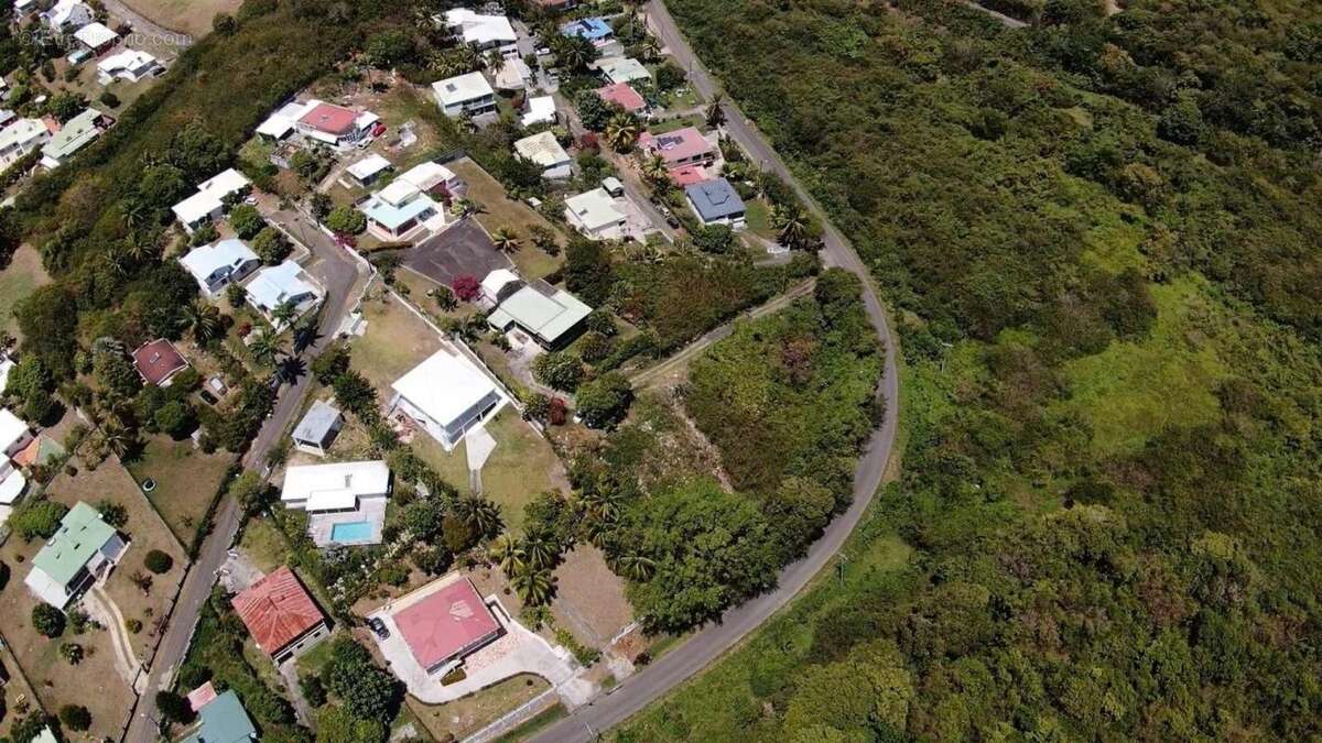 Terrain à SAINTE-ANNE