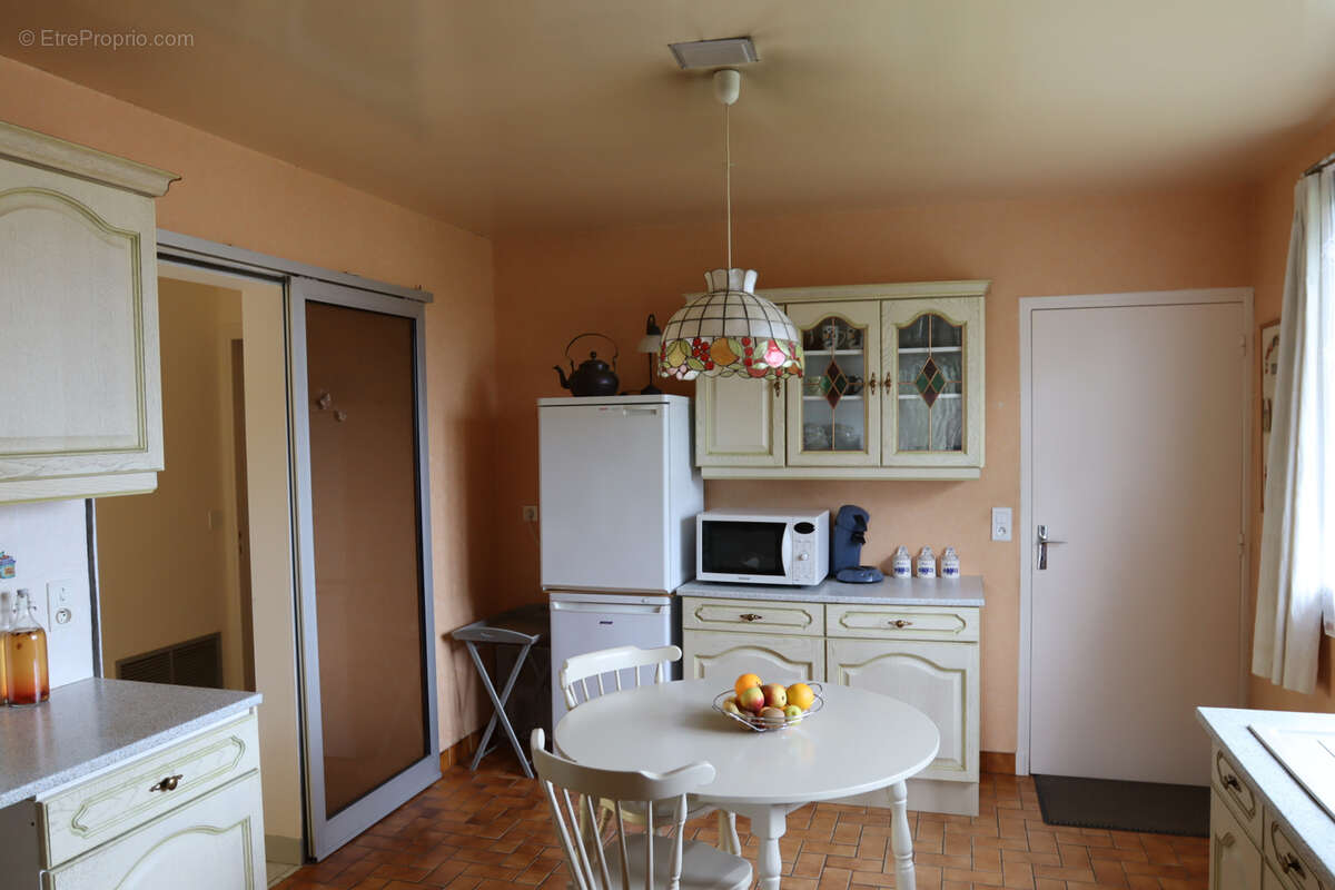 Maison à AINAY-LE-CHATEAU