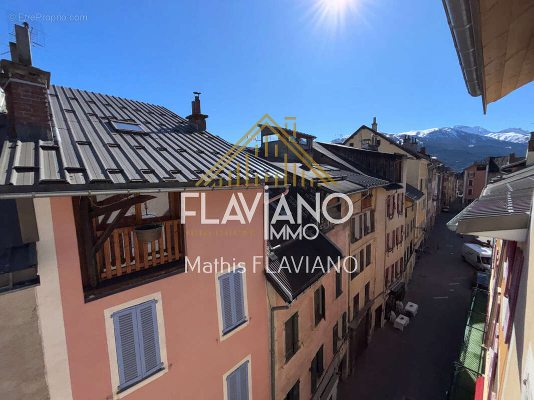 Immeuble - 5 appartements - boutique - plateau/x - photo 6