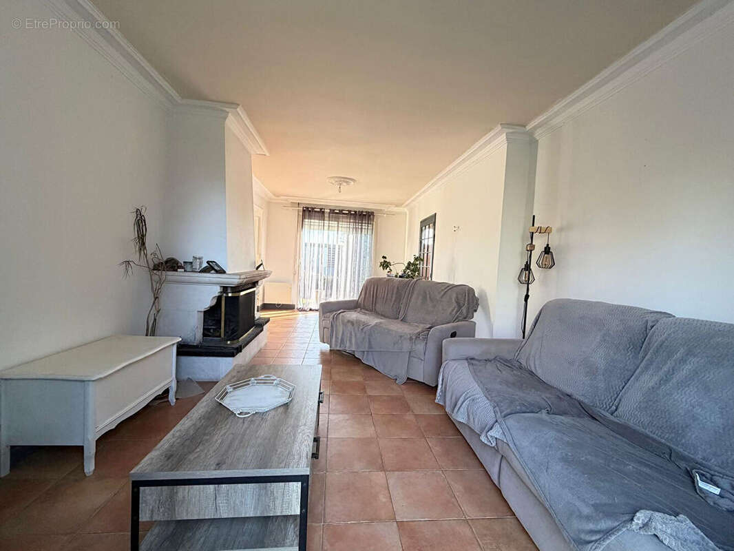 Maison à COSSE-LE-VIVIEN