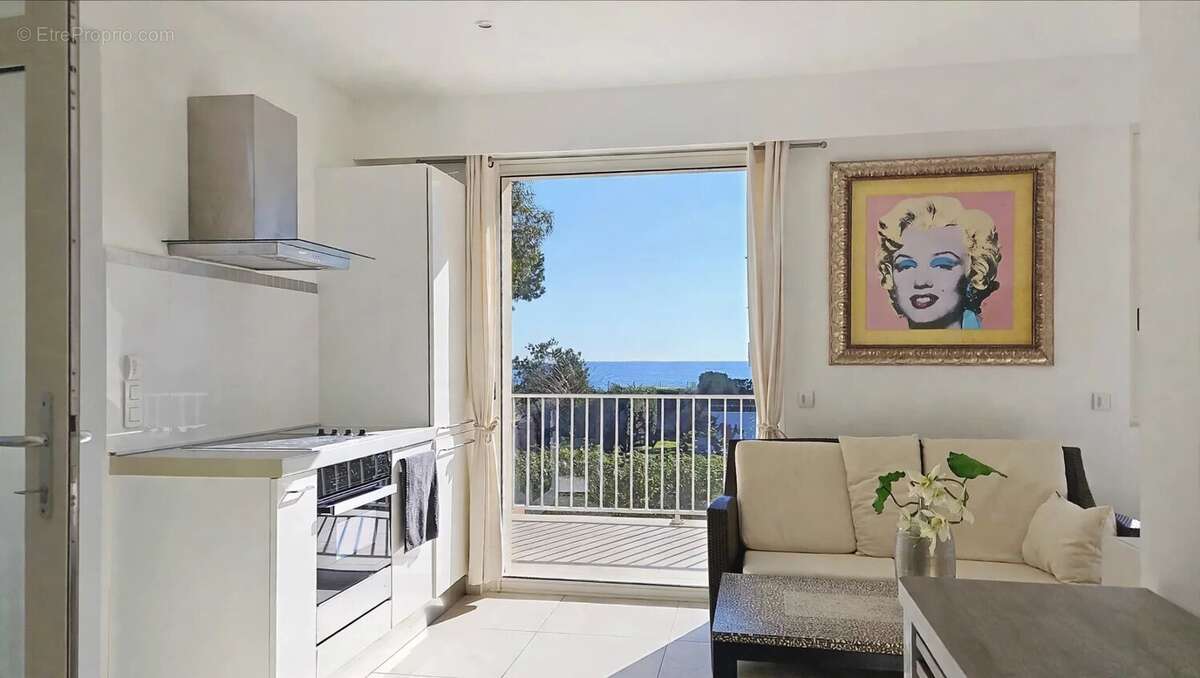 ANTIBES - JUAN LES PINS - 60 Mètres de la MER - Villa 256m2 vue mer + 2 T3 indépendants - Piscine chauffée - 4 parkings - photo 6