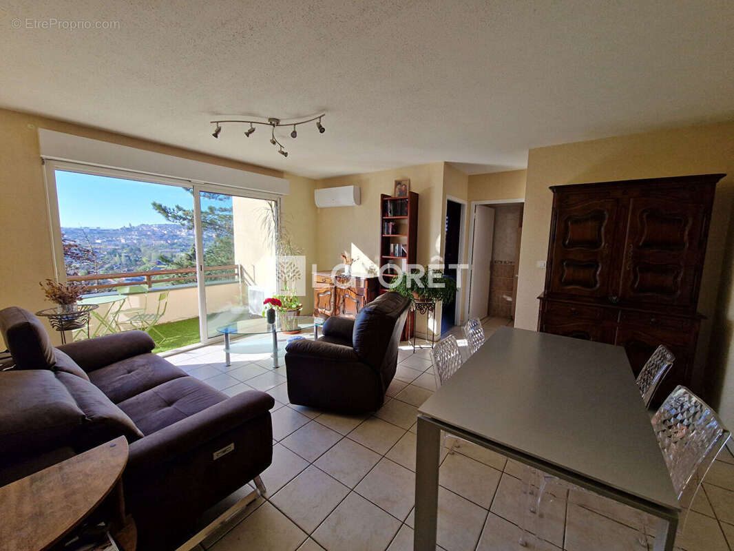 Appartement à ONET-LE-CHATEAU