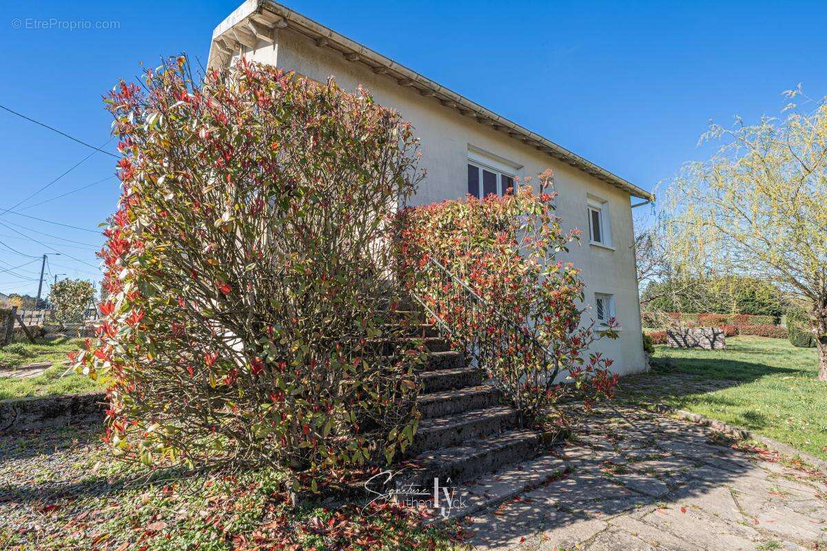 Maison à SAINT-YRIEIX-LA-PERCHE