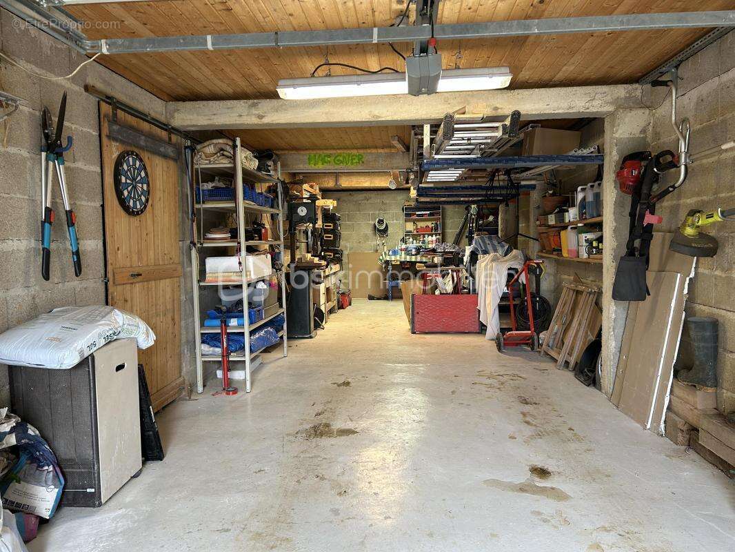 Maison à CHARONVILLE