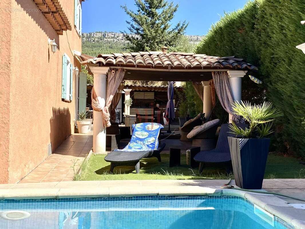 Chateauneuf le rouge chaleureuse maison familiale  commodites a pied - photo 30