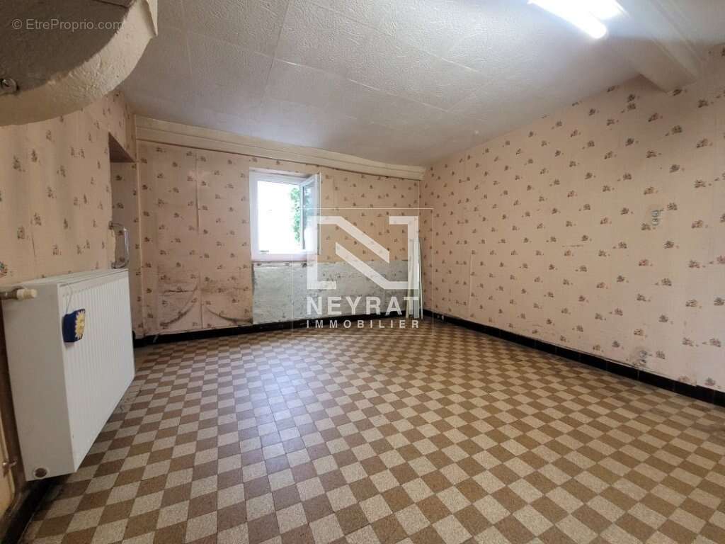 Maison à LA MOTTE-SAINT-JEAN