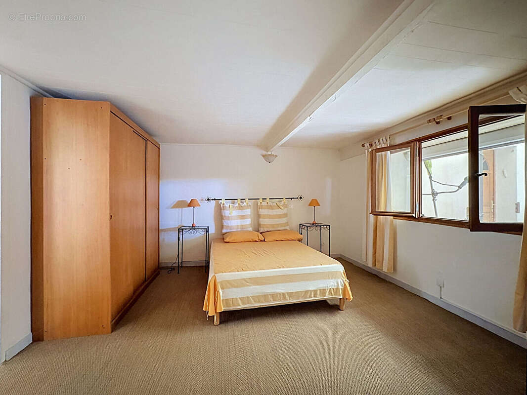 Vendre ensemble immobilier de 395 m² avec piscine à arles - photo 2