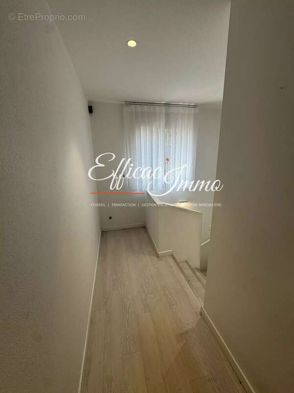 Bien à usage mixte de 154,51 m² avec garage, jardin et prestations haut de gamme - photo 9