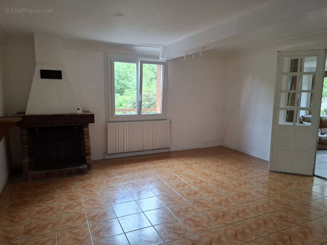Maison à MONTROL-SENARD