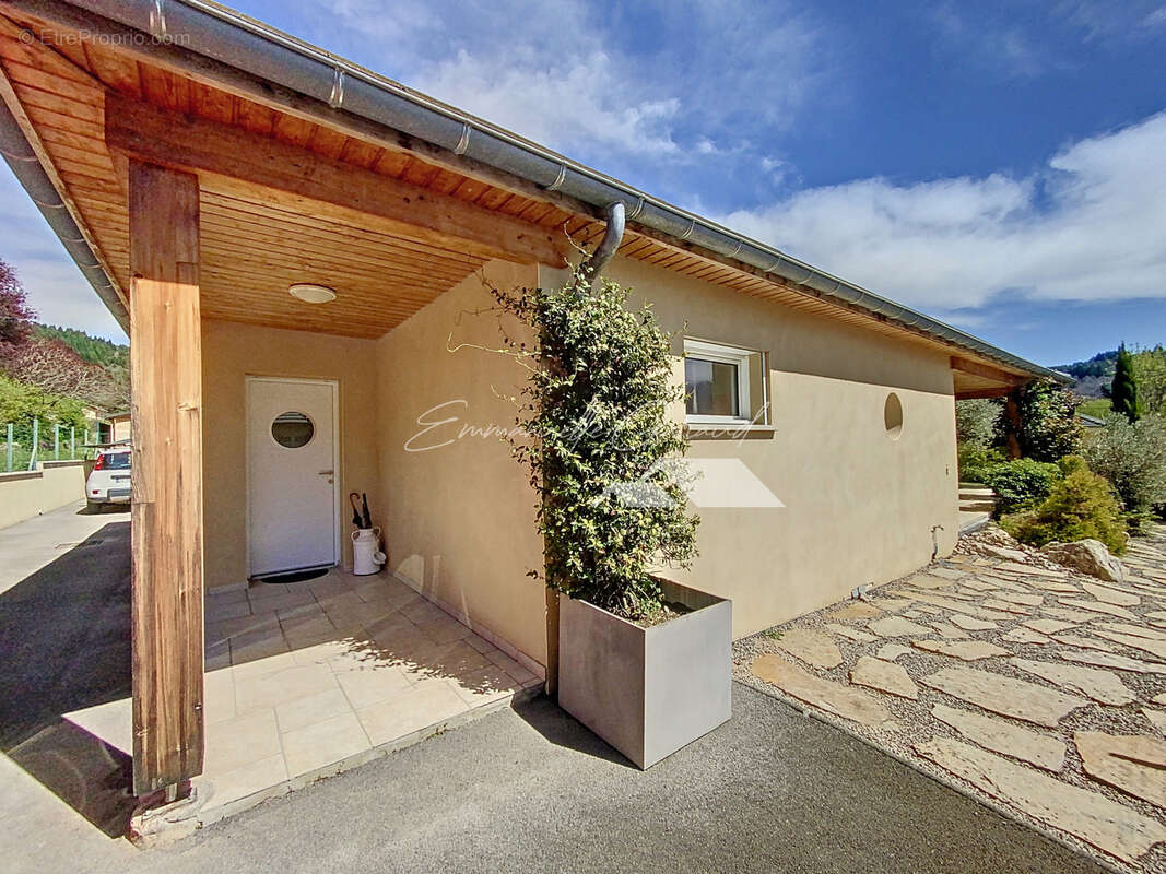 Maison à SAINT-JEAN-DU-BRUEL