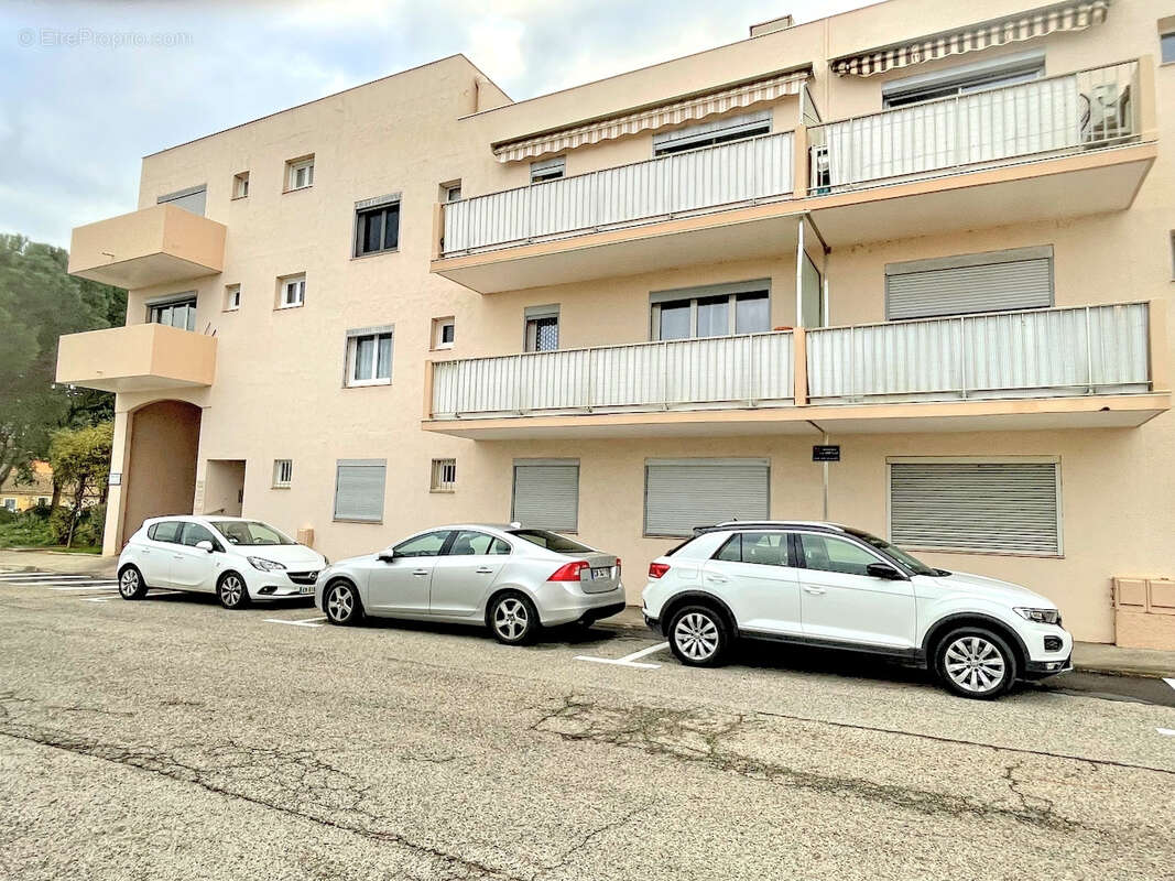 Appartement à LA LONDE-LES-MAURES