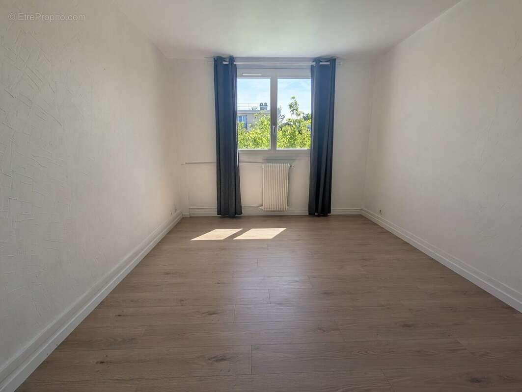 Appartement à LES CLAYES-SOUS-BOIS