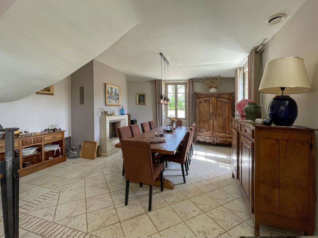 Maison à CASTERA-VERDUZAN