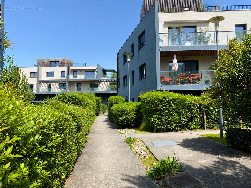 Balma à t3 standing avec terrasse 14 m2 - vue jardins - 2 parkings - photo 12