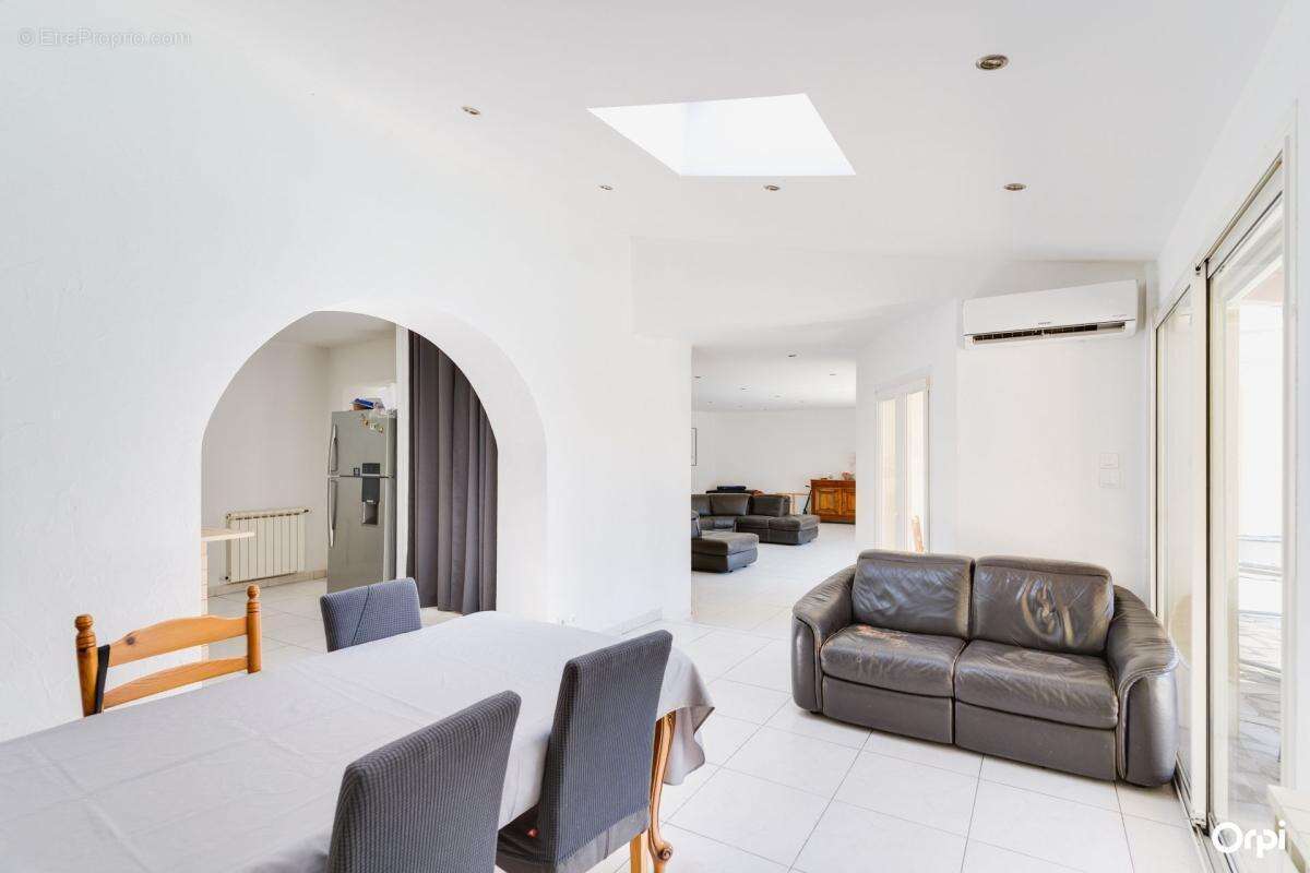 Maison familiale de 205 m² avec piscine – La Ciotat - photo 7