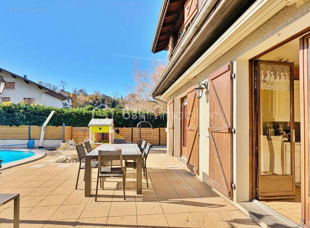 Maison à CHALLES-LES-EAUX