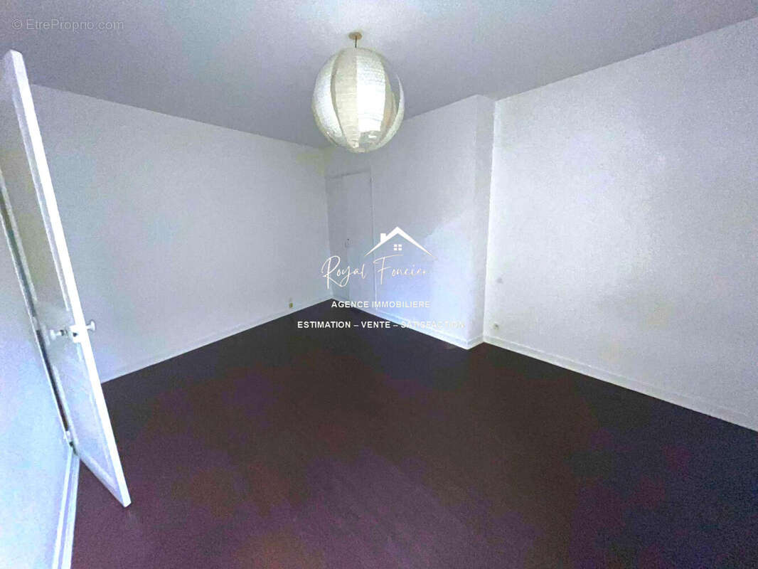 Chambre - Appartement à CHATELLERAULT