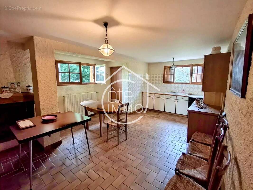 Maison à COURS-DE-PILE
