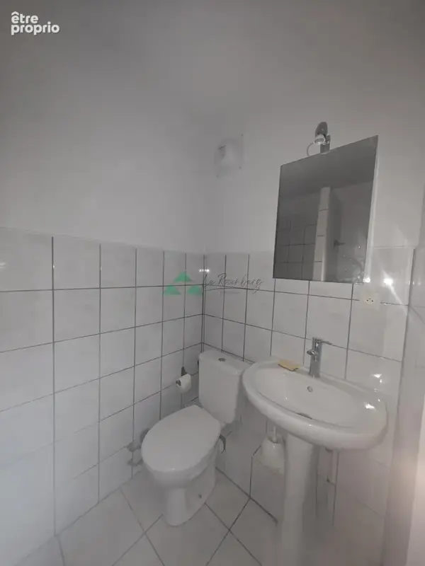 Studio de 24,89 m2 avec cave, idéalement situé à proximité de toutes les commodités. - photo 6