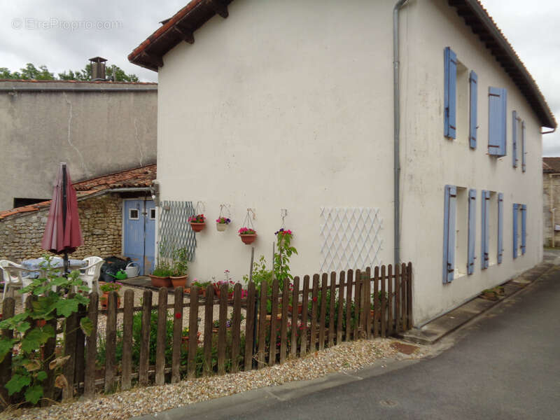Maison à MOSNAC