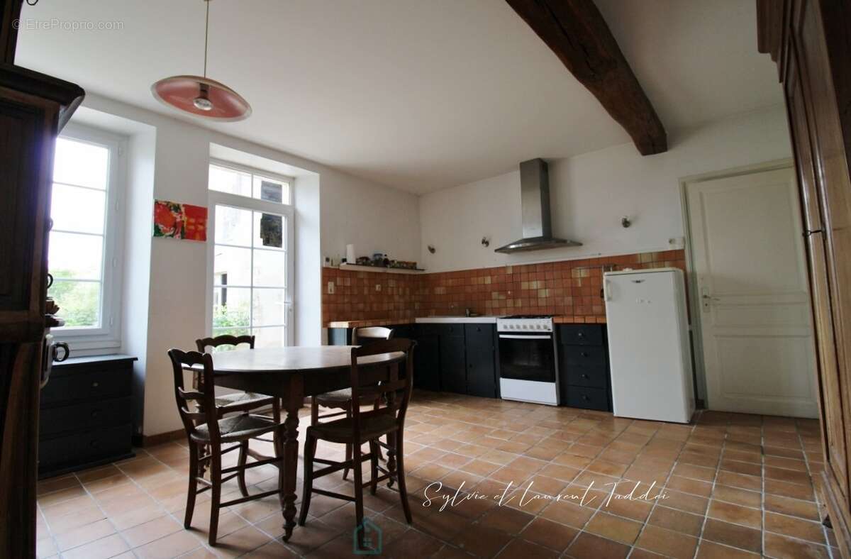 Maison à BARBEZIEUX-SAINT-HILAIRE