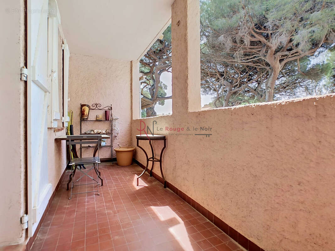 Port de Hyères / La Capte - Duplex de 50m2 en dernier étage - photo 3