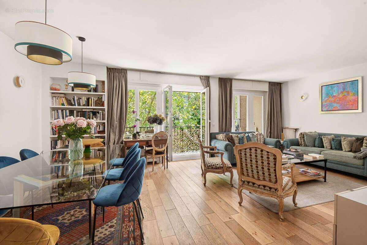 Appartement à PARIS-16E