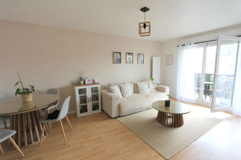 Appartement à vendre 3 pièces avec balcon à FRANCONVILLE (95) - photo 2