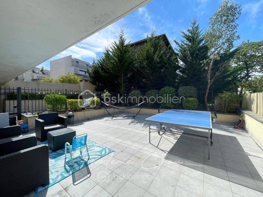 Appartement à VAUJOURS