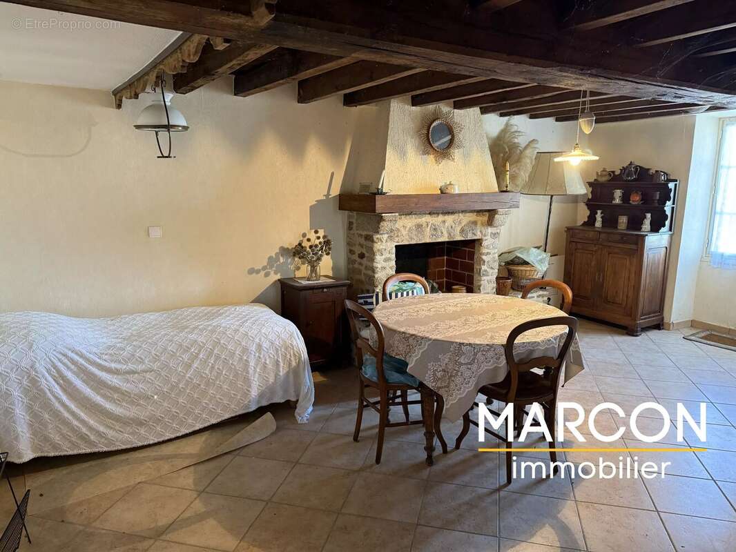 Maison à PIONNAT