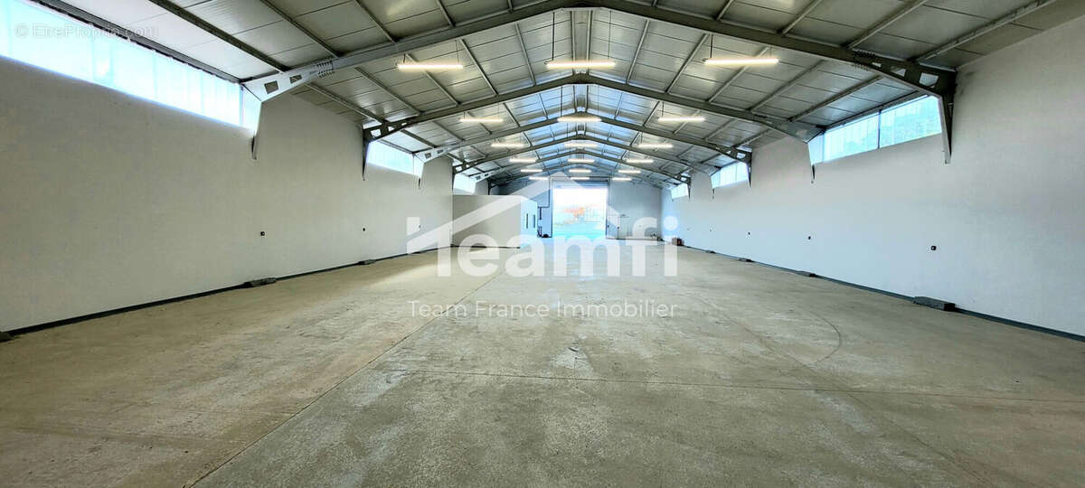 Commerce à SALINDRES