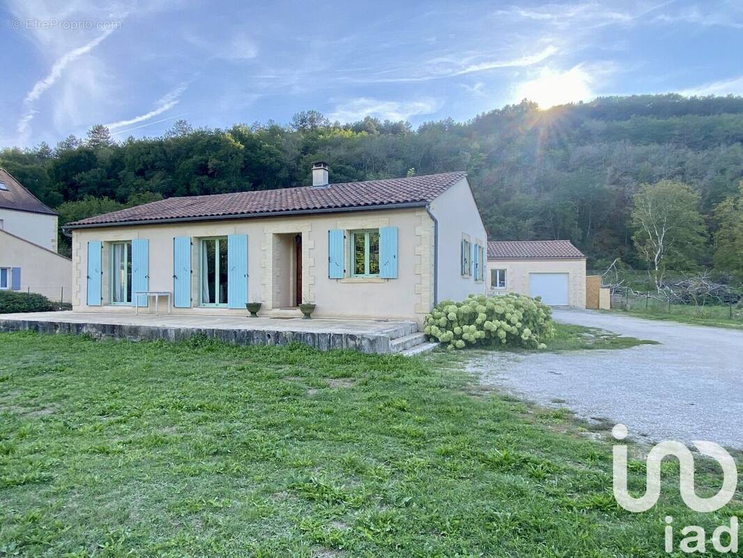 Photo 1 - Maison à SAINT-CYBRANET