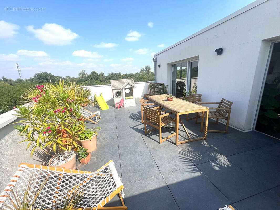 Superbe T3 de 73 m² avec terrasse de 40 m² et vue dégagée - photo 4