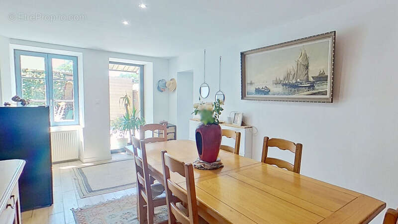 Maison en pierre , pleine de charme - 3 Chambres et mezzanine - COURNON - photo 8