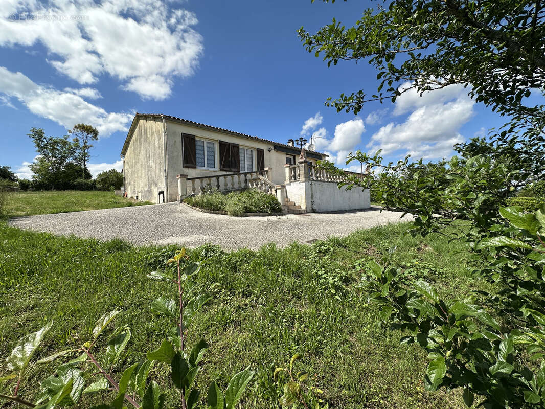 Maison à BONNES