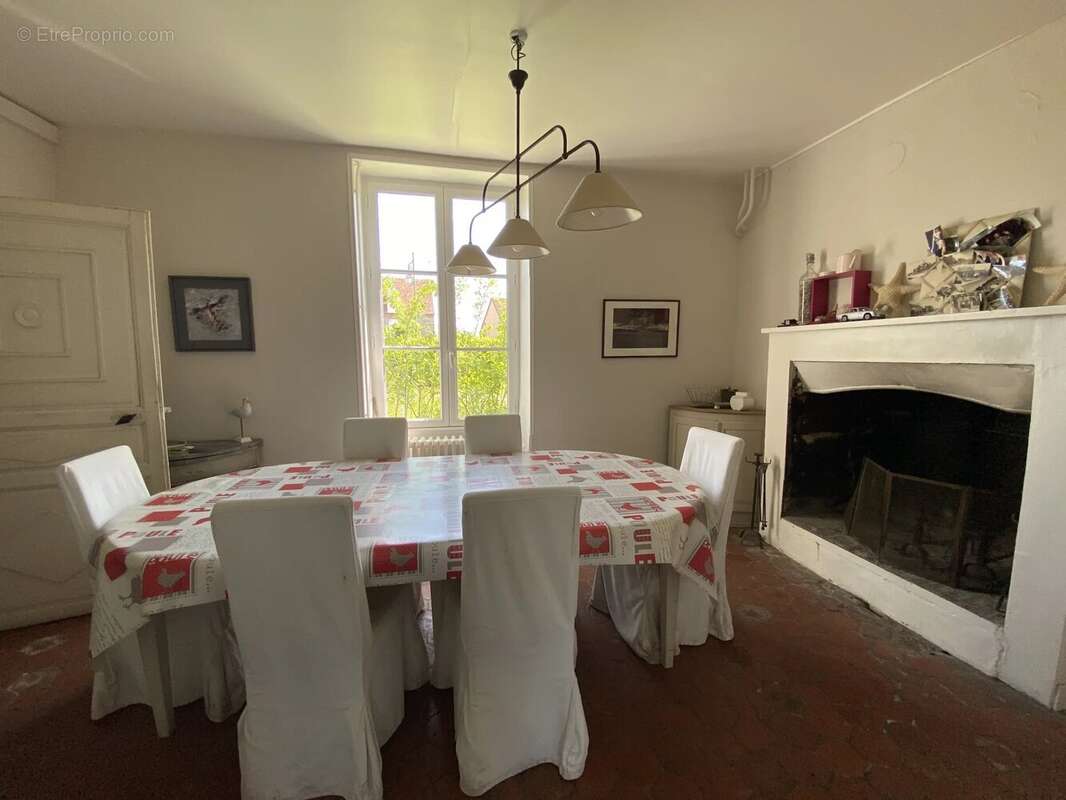 Maison à CARROUGES