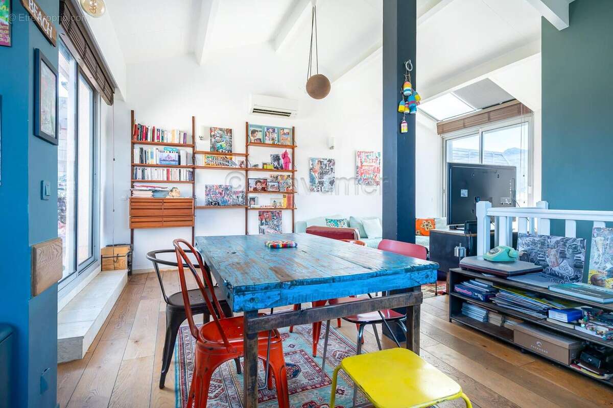 Duplex en dernier étage avec terrasse vue mer et parking Pointe Rouge 13008 Marseille n°4 - Appartement à MARSEILLE-8E