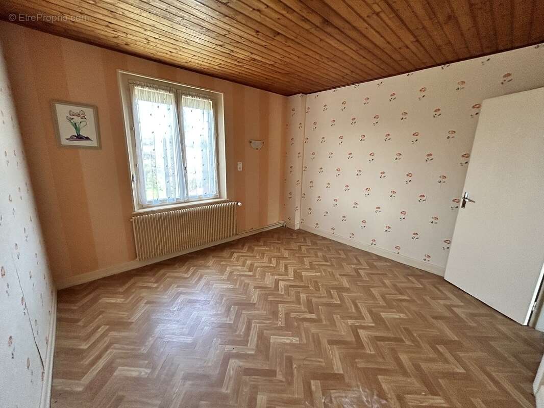 Maison à VIEUX-CHARMONT