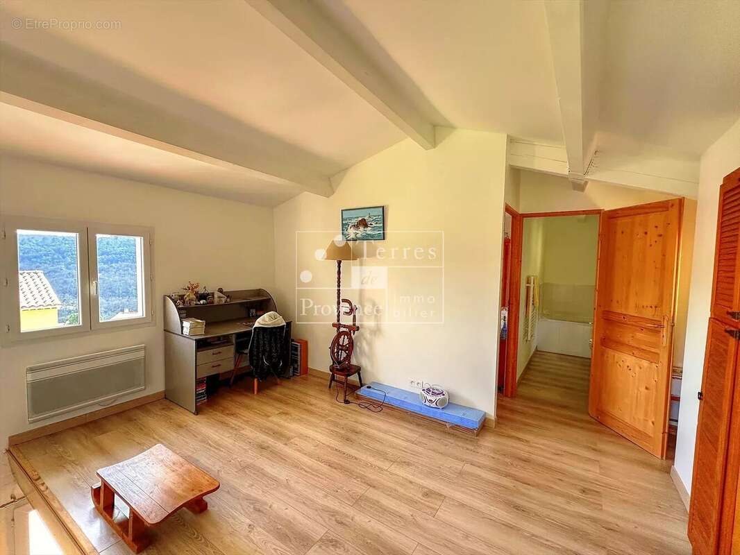 Maison à ARTIGNOSC-SUR-VERDON