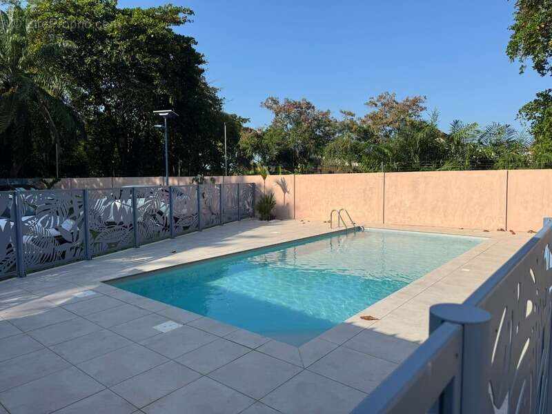 Coup de coeur pour ce splendide T2 de 81 M2 dont 52m2 habitable, à CAYENNE vue océan - photo 19