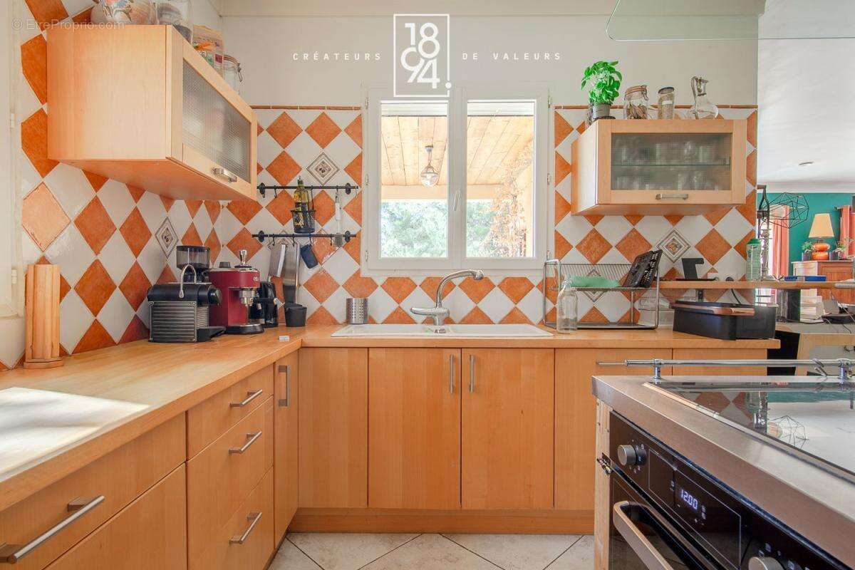 Maison familiale avec dépendance à la bastidonne - photo 6