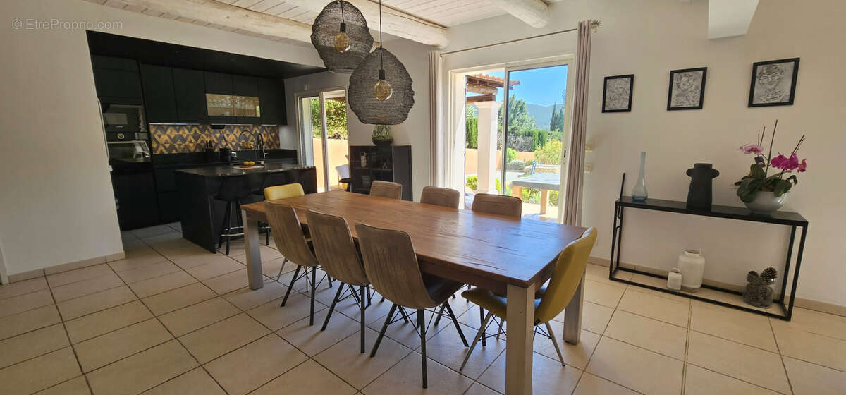 Double villa 200m2 sur un terrain de 5340m2 avec double garage 3 carports et piscine - photo 11