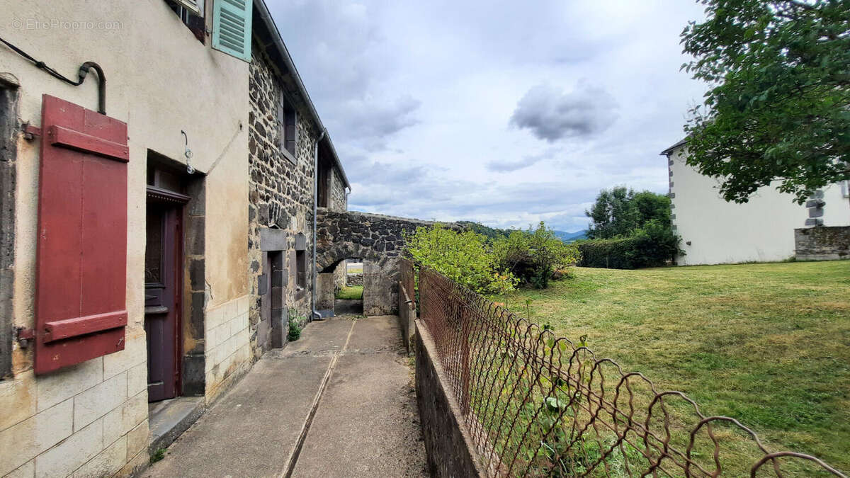 Maison à SAINT-PIERRE-ROCHE