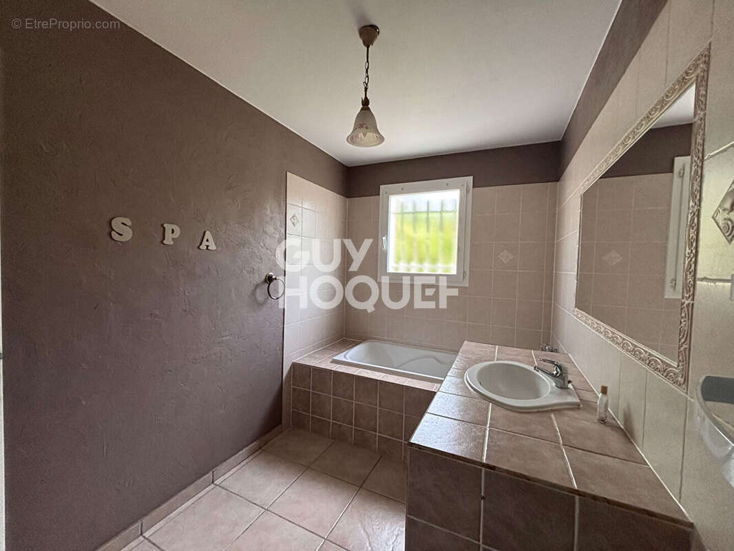 Maison 3 faces T4 de108m2, piscine, terrain 385m2 - photo 8