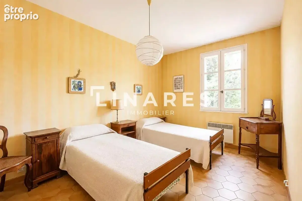 PLEIN SOLEIL - Villa T6 de 206m² - Piscine - Cuisine d'été - Terrain de 3400m² - 13011 LA TREILLE - photo 14