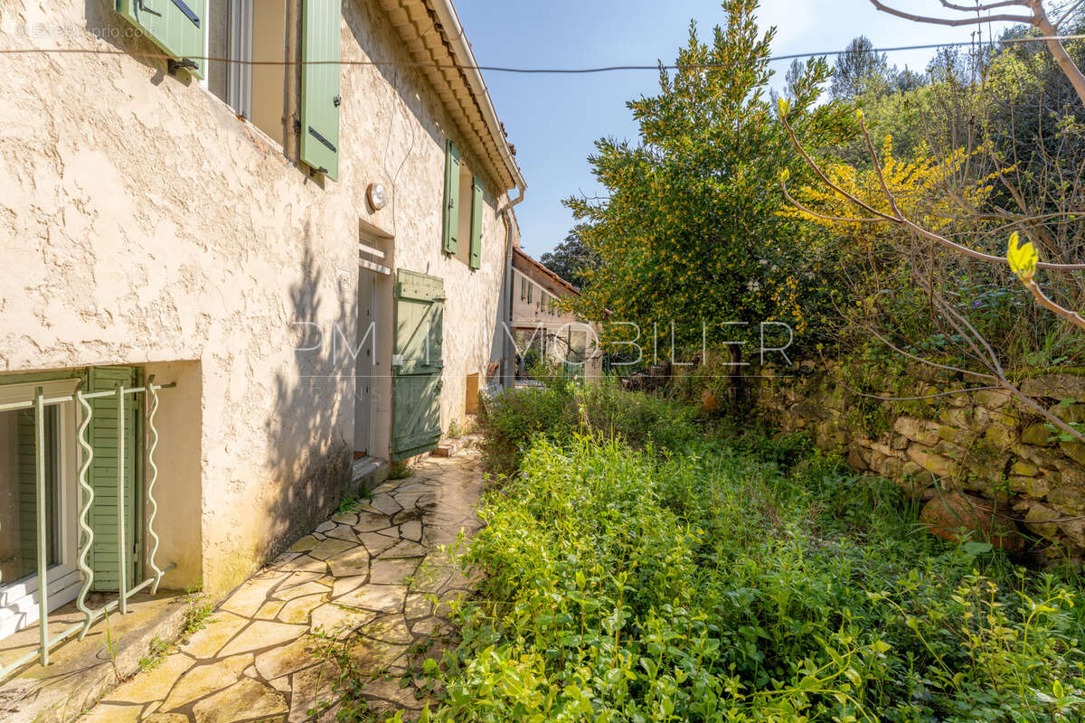 Maison à SIMIANE-COLLONGUE