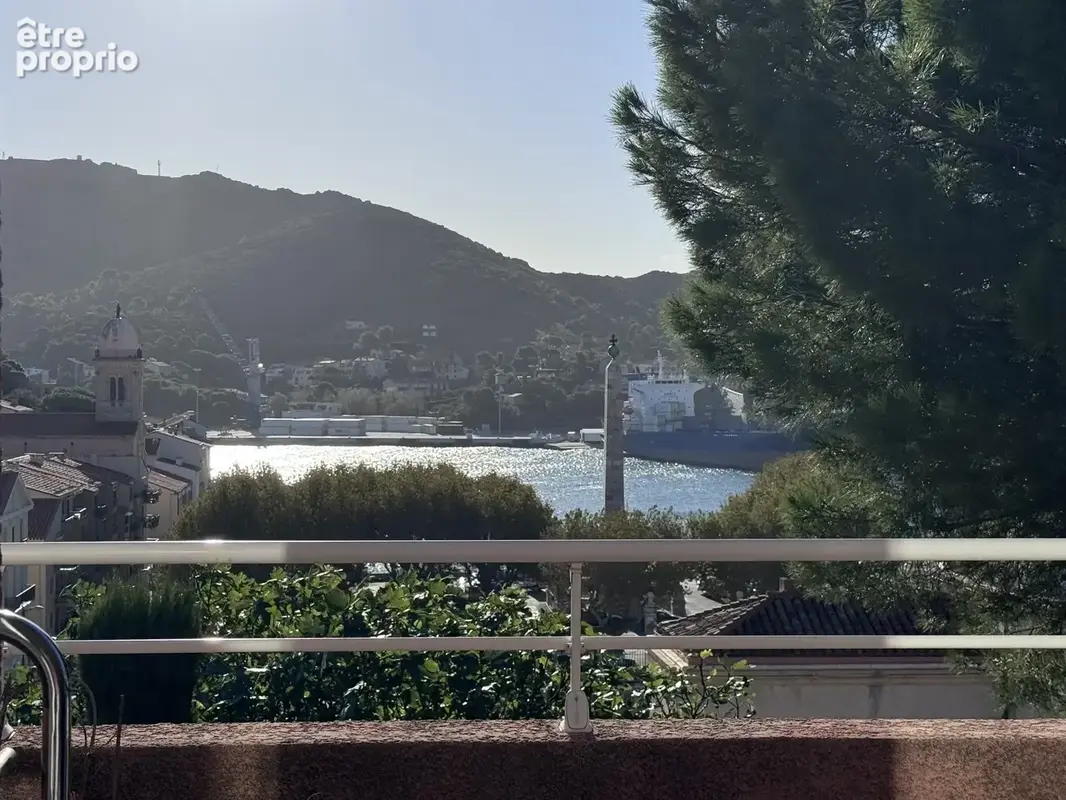 Appartement t3 en duplex avec terrasse et vue imprenable sur le port - photo 1