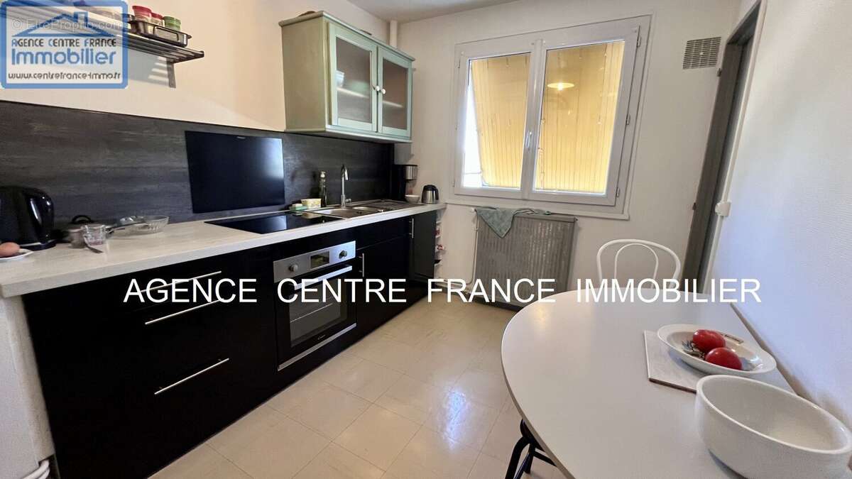 Appartement de 4 pièces en dernier étage avec balcon et parking - photo 3