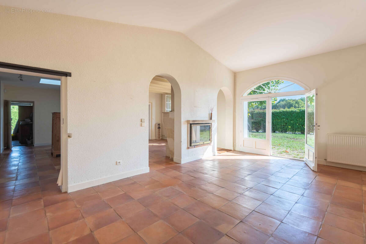 Maison à CAMBLANES-ET-MEYNAC