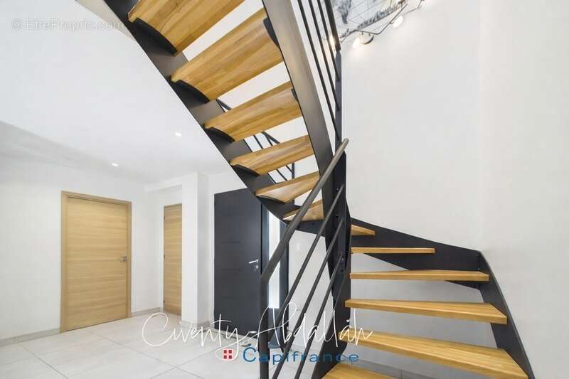 Maison à GILLY-SUR-ISERE